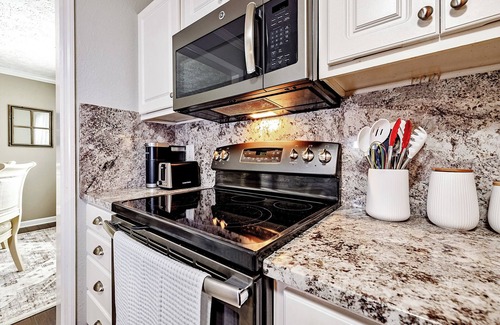 Westover Condo | Lakeside Bliss – 3BR Condo with Stunning Views