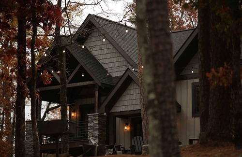 Mena Cabin | Lakeside Cabin HotTub | Kayak/Fish | AtvTrls