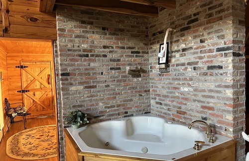 Buchanan Cabin | Lakeside Cabin in Peaceful Cypress Bay on Kentucky Lake
