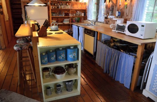 Charlotte Cabin | Lakeside cabin on Lake Champlain in charming Charlotte, Vt
