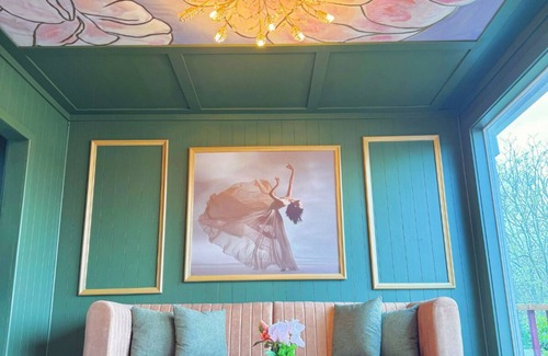 Dunes City Cabin | Lakeside Cabin with custom artwork near Florence