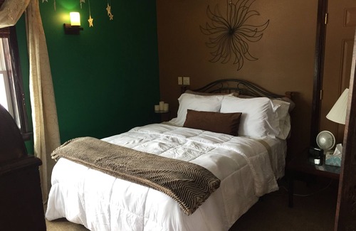 Stony Run Bed & Breakfast | Lakeside Carriage House at Leaser Lake B and B - cozy, comfortable, country
