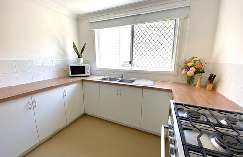 Baldivis Cottage | Lakeside Charm: Spacious 2 Bedroom Cottage On Flower Farm Surrounded By Nature