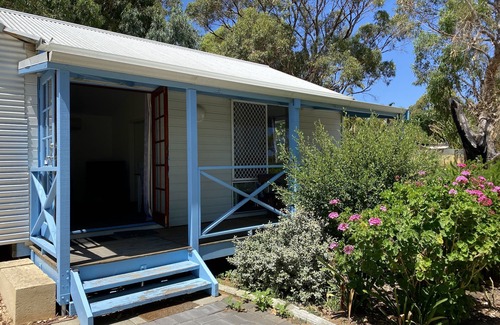 Baldivis Cottage | Lakeside Charm: Spacious 2 Bedroom Cottage On Flower Farm Surrounded By Nature