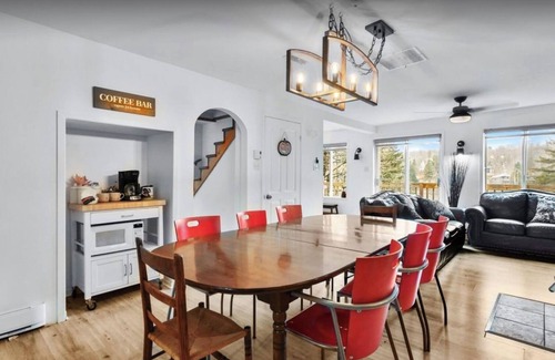 Saint-Calixte Cottage | Lakeside cottage on Lake Siesta - peaceful pet-friendly haven