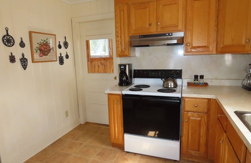 Isle La Motte Cottage | Lakeside cottage with west shore island sunsets and views of the Adirondacks.