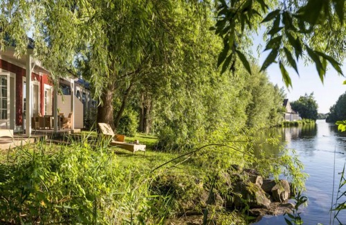 Chamouille House | Lakeside Cottage VIP by Interhome