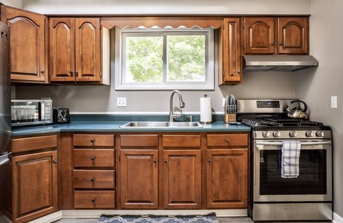 Monticello Cottage | Lakeside Cottage w/Spacious Multi-level Deck and Outdoor Living Space