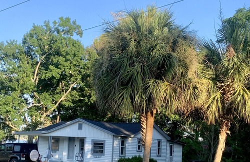 Cobb Cottage | Lakeside Cottage with dock, 3BR and 1BA