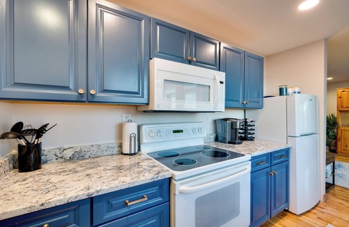 Newport Apartment | Lakeside Couple's Escape w/Dock in Newport!