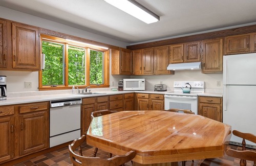 Lyman House | Lakeside Elegance: Newly Renovated Retreat on Kennebunk Pond
