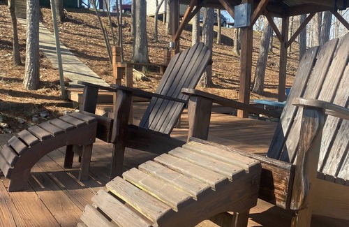 Leesburg House | Lakeside fishing cabin with boat lift for your boat! Year round water.