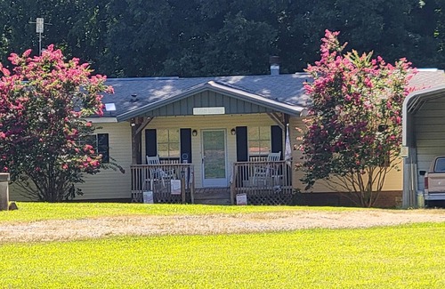 Bullock House | Lakeside Getaway on Kerr Lake – Perfect for Bass Tournaments & Family Retreats