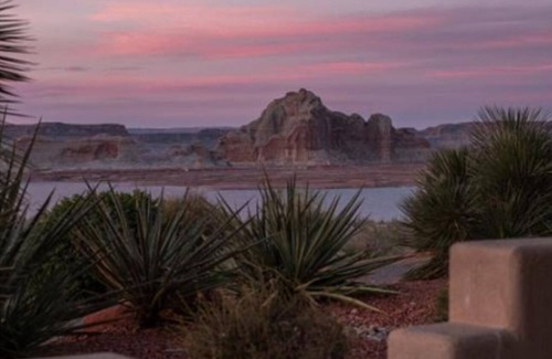 Wahweap Resort | Lakeside Haven:Water Activities in Wahweap,2 Family Friendly Units,Onsite Pool