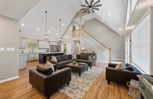 Westview House | Lakeside Home - Pool Table - Fire Pit - Sleeps 12