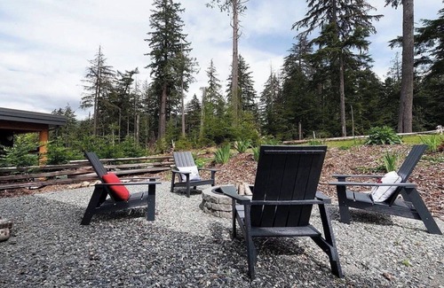 Youbou House | Lakeside House with Forest View - with private dock and beach!
