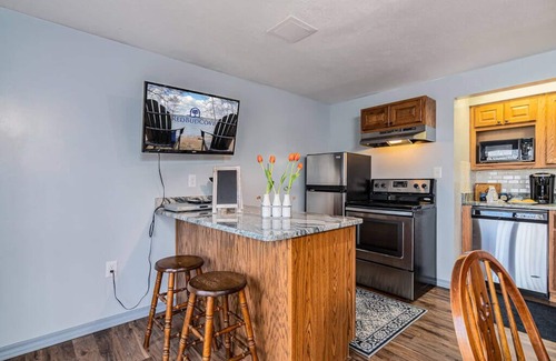 Big Cedars Apartment | Lakeside Landing on Table Rock with Access & Free Daily Tickets!