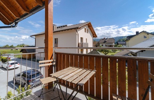 Bled Apartment | Lakeside Living: Modern Apartment Just 400m from Lake Bled