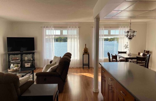 Port Severn Apartment | Lakeside Loft located in Port Severn