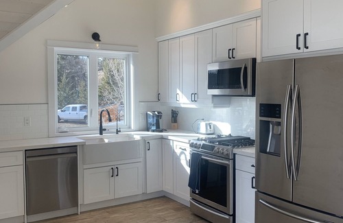 Lac La Hache Cottage | Lakeside Luxury Retreat in Lac La Hache – Dock, Boat launch, & Stunning Views!