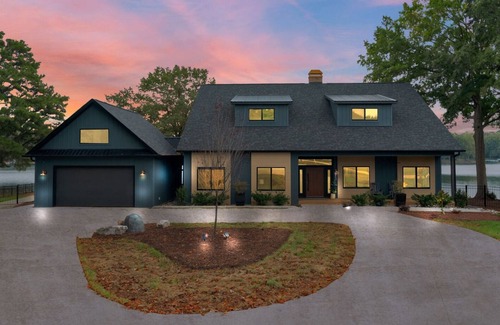 Troutman House | Lakeside Luxury Retreat on Lake Norman