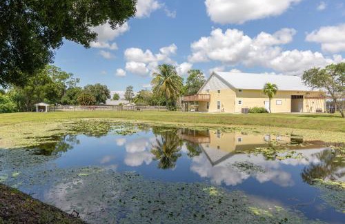 Loxahatchee Groves Apartment | Lakeside main Level Appt