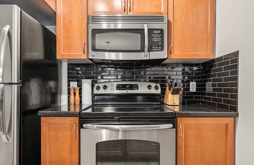 East Kootenay Apartment | Lakeside Memories | Pool | Hot Tub | Central