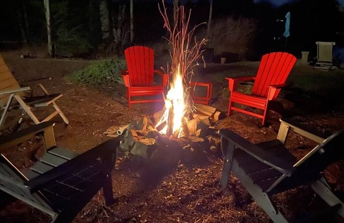 Pocono Pines House | LAKESIDE ON LAKE NAOMI - boats, hot tub, beach, dock. Dogs OK. NO EXTRA FEES