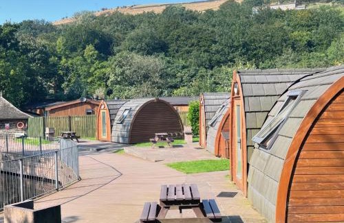 Saddleworth House | Lakeside Pods - pets welcome