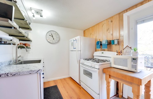 Kimberling City House | Lakeside Reeds Spring Home w/Pool Access & Deck!