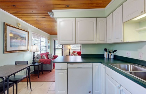 Lake Placid Condo | Lakeside resort condo with private deck & grill + on-site docks/boat launch