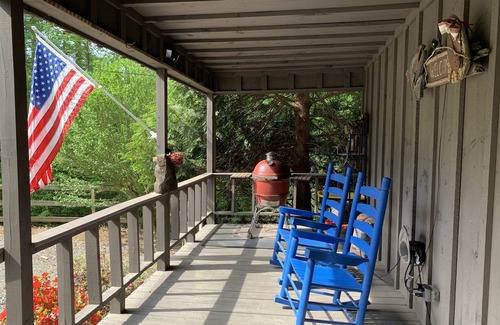 Ellijay Cabin | Lakeside Retreat: Explore 35 Acres and Private Lake! Hot tub Adjoining home for6