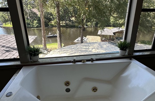 Gladewater House | Lakeside Retreat on Lake Gladewater