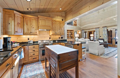 Nebo House | Lakeside Retreat | Pet-friendly, Grill, Fire Pit & Stunning Lakefront Views!