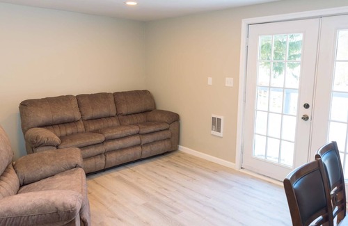 Henryville Cabin | Lakeside Retreat! SPECIAL PRICING! DON'T MISS OUT!