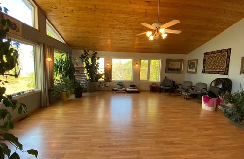 Saint Laurent House | Lakeside Retreat w/panoramic lake views, swim spa & Yoga/Meditation/Art studio