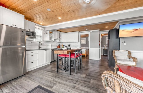 Central Okanagan Apartment | Lakeside Serenity Retreat #10