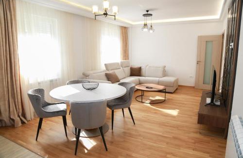 Zabljak Apartment | Lakeside Serenity