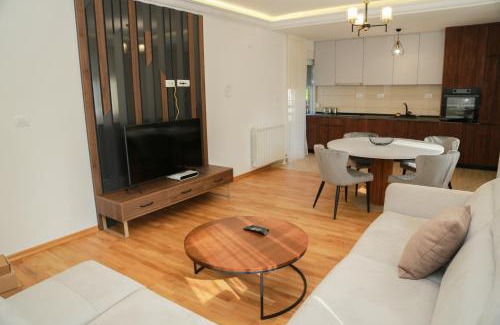 Zabljak Apartment | Lakeside Serenity