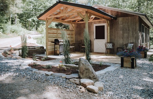 Liberty Apartment | Lakeside Studio Cottage w/private bath, (Sleeps 2 Adults)