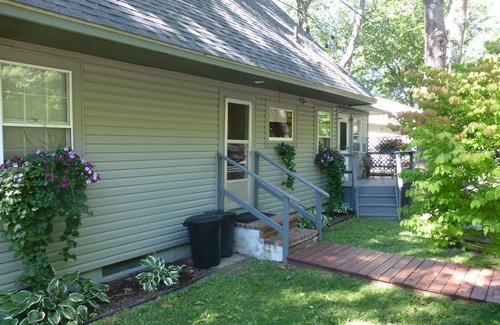 Warren House | Lakeside Year Round House on the Water's Edge, deck and beautiful sunsets!