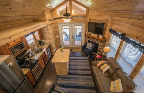 Upward House | Lakeview 2BR Tiny Home near Trails, Pool + Bocce