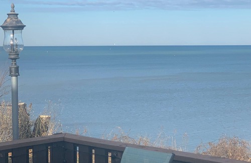 Ashtabula House | Lakeview Ashtabula, OH - 5 min to GOTL - Deck - King - Wineries - Lake Erie