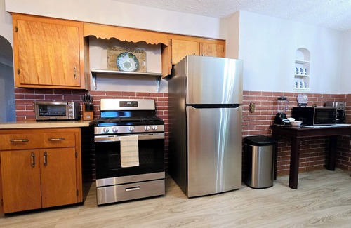 Lorain House | Lakeview Beach BungalownLighthouse/3 Beds/Game Room/PetsnEntry Ramp available