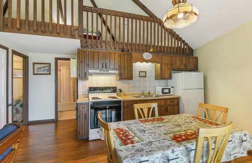 Ellijay Cabin | Lakeview Cabin #4 at Carters Lake Marina, includes boat slip at marina