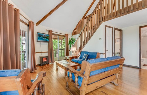 Ellijay Cabin | Lakeview Cabin #5 at Carters Lake, includes free boat slip at the marina