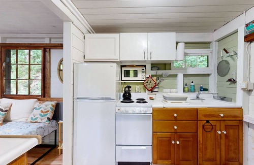 Boothbay Cabin | Lakeview Cabin with Private Deck, Grill, & Fireplace + Free WiFi - Close to Town