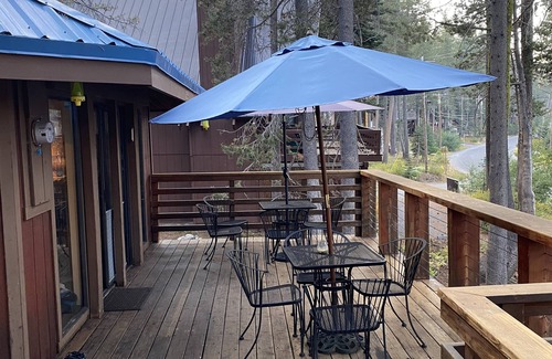 Serene Lakes Cabin | Lakeview Capone Getaway, great sledding on property, fun loft for kids, Lg deck