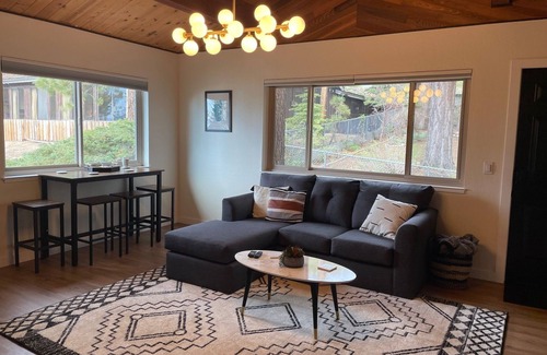 Lincoln Park Apartment | Lakeview Cave Rock Guest Suite - 2nd floor attached guest unit
