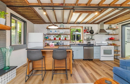 Littleton House | Lakeview, Dock, Rooftop, Firepit, Kayak, Games
